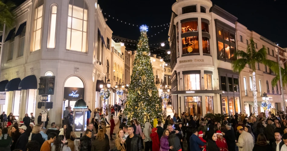 Most Vibrant Drive-Thru Christmas Events to Attend in Los Angeles