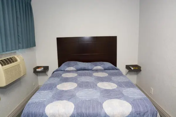 Comet Motel 6
