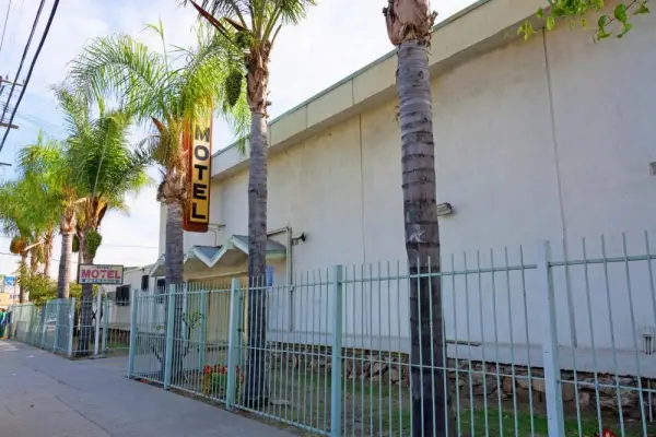Comet Motel 8